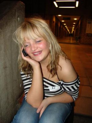 En ædru Bodil skal lige snakke i telefon klokken ged....
