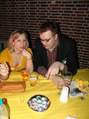 Ninna ser ikke så tryg ud i nærheden af en deltagere
