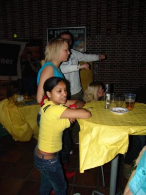 Mia fester stadig..... men skal ha lidt at støtte sig op af
