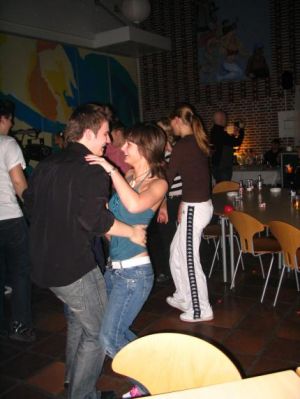 Bernth lufter Mette på dansegulvet
