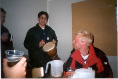 Det fejre Shawn straks med en trommesolo
