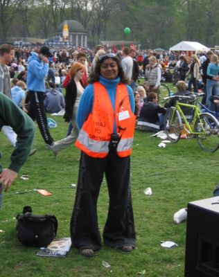 Så er der for alvor begyndt at komme folk på pladsen
