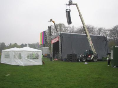 Scenen er ved at være klar
