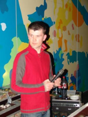 Stig styrer stadig sjovet
