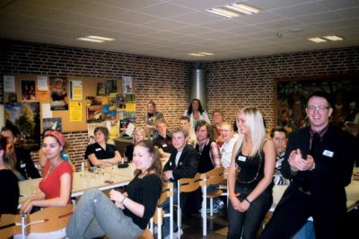 og folk er klar til at byde
