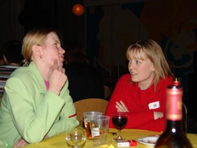 Tina Krog og Heidi Rosenkilde får sig en lille snak
