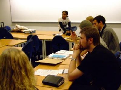 Mia kører det med hård hånd
