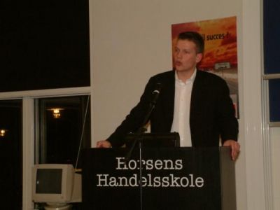 Formand Anders holder beretning
