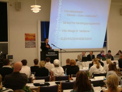 IT verden har også slået igennem i LH's mødesal, her med Kristians stilord
