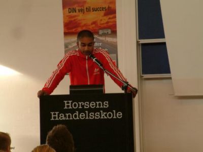 Imens er Jacob fra Esbjerg nået på talerstolen
