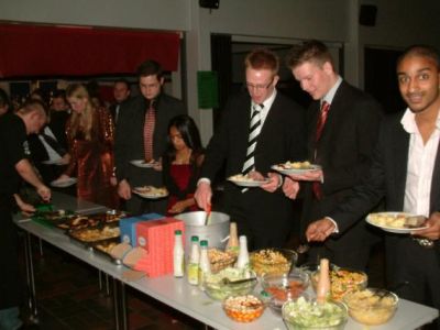 og der tages for sig af retterne
