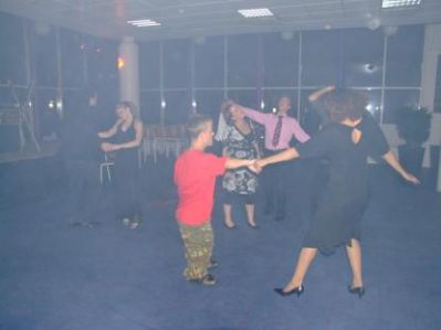 Imens er Simon mf. kommet på dansegulvet
