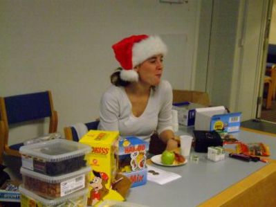 og det er blevet søndag morgen, Cecillie er blevet ny bestyrer af kiosken
