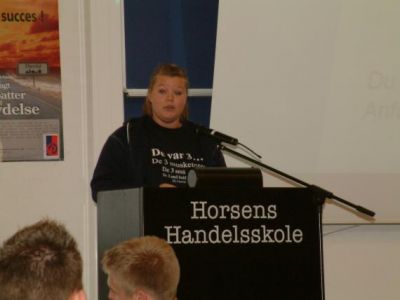 Karina ville ikke lade Heman være ene om at repræsentere referanterne på talerstolen
