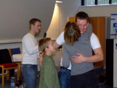 Imens er Anders mor kommet for at hente Anders hjem til aftensmad....
