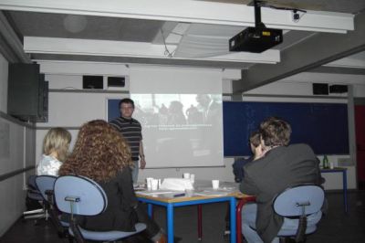 Bernth viser lysbilleder fra ferien....
