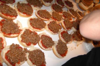 Mini pizzaerne er klar til ovenen
