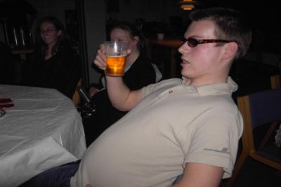 Imens "Dixen" slapper af med en øl
