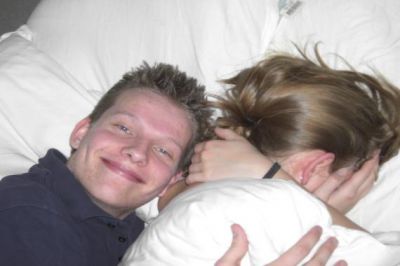 Aften er slut, og Anders lader som om at han har scoret...
