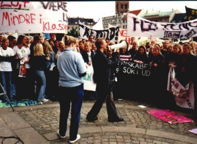 Formanden taler til folket
