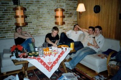 Efter endt arbejde kan der slappes af i sofaen
