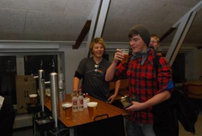 Så er det slut for fredagen i salen, og ølhanen er åben
