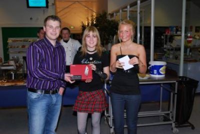 Thomas med vinderen i Brdr. Lykke konkurrencen, Kamilla fra Holbæk
