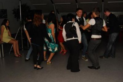 Maden er overstået, og der er gang i dansegulvet
