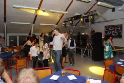 og frigjort næstformanden, så han kan komme på dansegulvet
