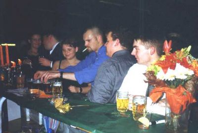 Pandersen køber i baren
