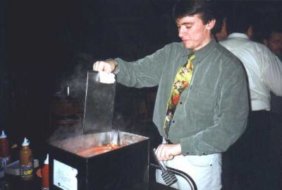 Svendsen får sig en pølse.....
