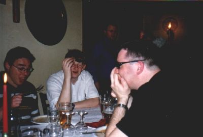 Vi er nået til restauranten - før Mønsted og Schumann går hjem
