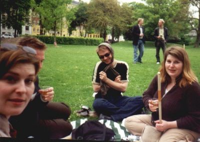 Så er vi kommet til parken, hvor Præs. straks får en kroketstav i hånden
