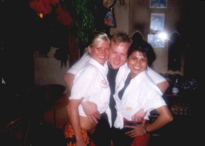 Martin Jørgensen takker betjeningen
