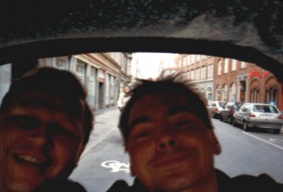 Steen V og Per Loft på vej til Tivoli i cykeltaxa - efter at have lukket Toga...
