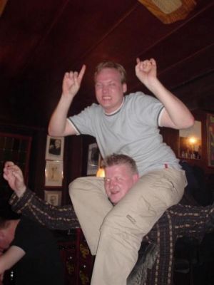 Folket er stadig høj over genvalget...
