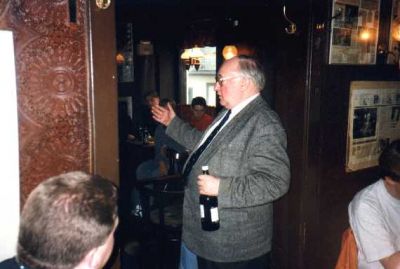 Johs fortæller den gode gamle historie om Von Oosten
