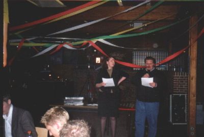 Præsidenten og Helene siger ord
