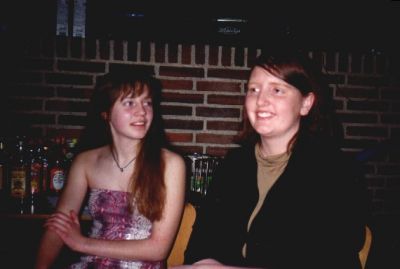 Stine og Helene er klar til fest
