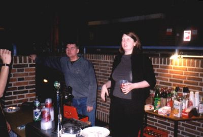 Loft og Helene styrer baren med hård hånd
