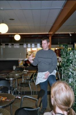 Torben Ree bestiller 4 fadøl mere
