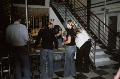 Så Steen V passer baren
