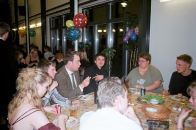 Vi er klar til middagen, her ved Kenneths bord
