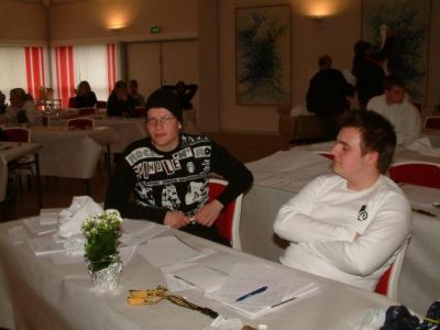 Imens ser formanden bekymret til
