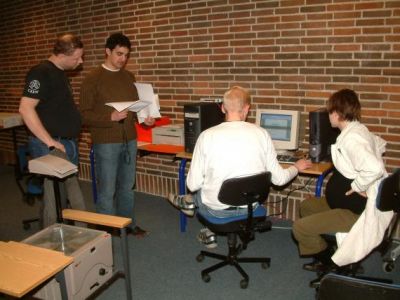 Det er tid til de sidste forberedelser på handelsskolen, her blandt andet den kritiske revision
