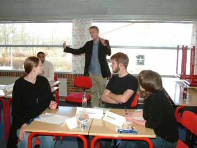 Mathias har stadig gang i at forklare længder "Det var rigtigt Jakob, den var ikke så høj, men så lang.....)
