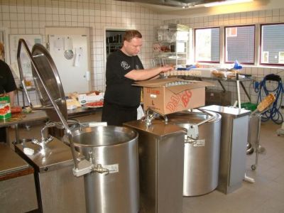 Steen V er i gang med at finde på en frokostret indeholdende 240 æg
