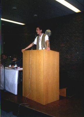 Formand Lisbeth er på talerstolen
