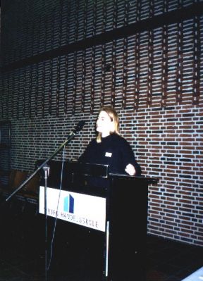 Formand Malene på talerstolen
