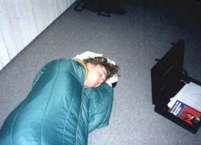 Mogens er blevet træt, efter at have kogt 50 kg skinke
